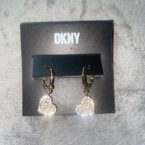 BNWT DKNY Dangle Drop Heart Earrings Gold Tone Cluster Crystal Heart Stone Pave